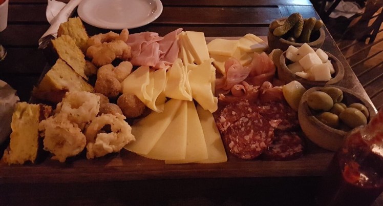 Tábua de frios e frutos do mar do Bambú