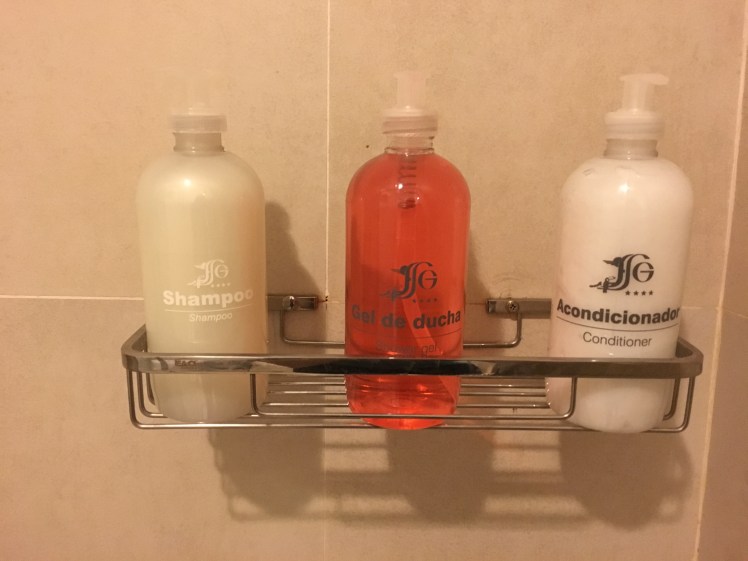 Amenidades de banho em tamanho grande gratuitas