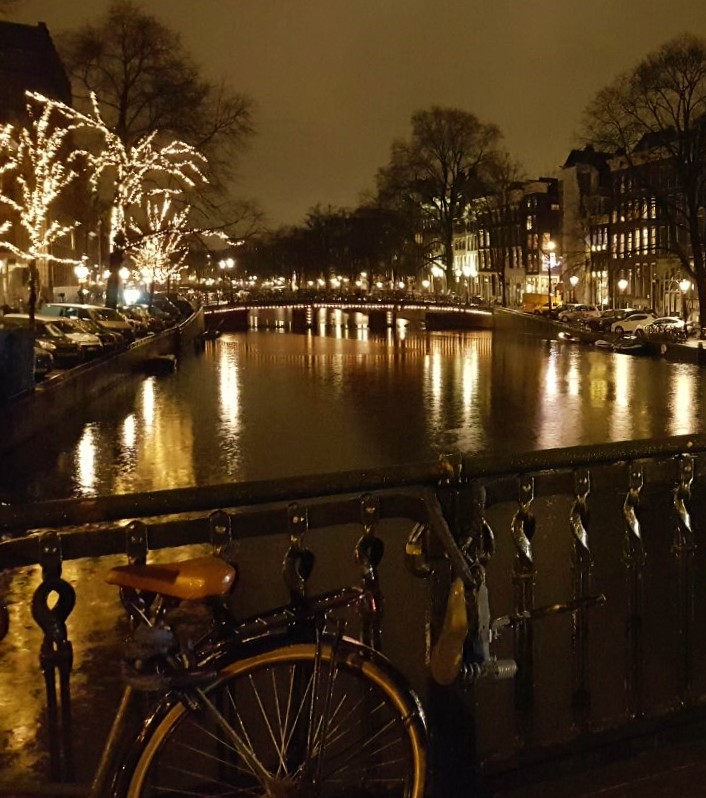 Um dos belos canais holandeses