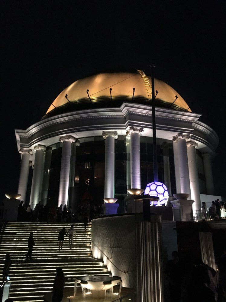 Vista do restaurante Sirocco, anexo ao Sky Bar