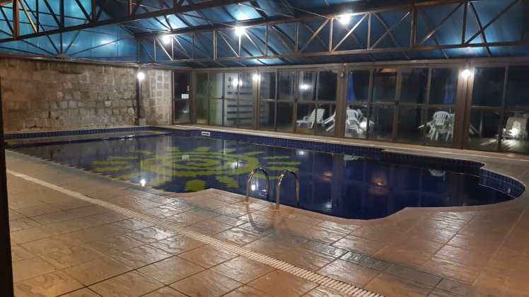 Piscina térmica coberta